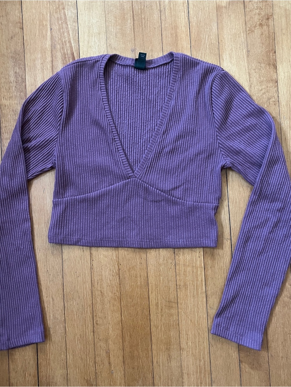 Ribbed V-Neck Cropped shirt - Purple